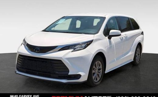 2023 Toyota Sienna LE