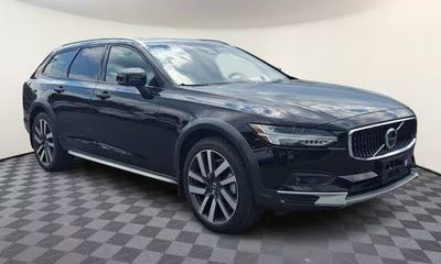 2025 Volvo V90CC Ultra