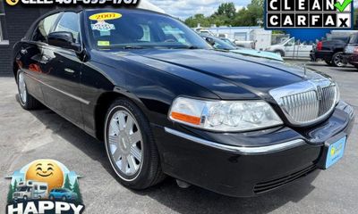 2007 Lincoln Town CAR Signature Limited