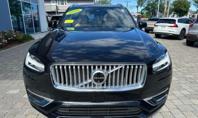 2025 Volvo XC90 Ultra Bright