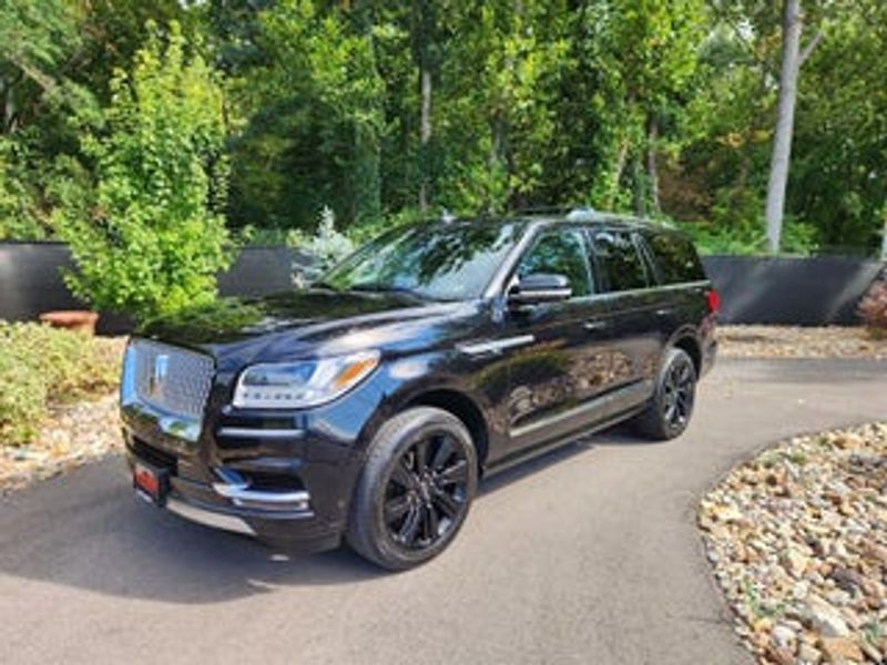 2023 Lincoln Navigator — a typically priced live listing