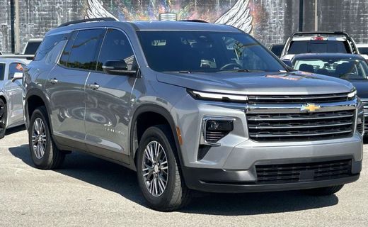 2025 Chevrolet Traverse LT