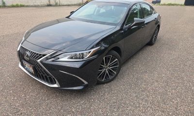 2022 Lexus ES 350 Premium