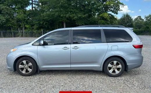 2015 Toyota Sienna LE
