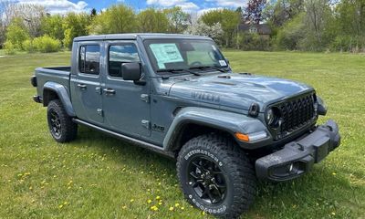 2026 Jeep Gladiator Sport