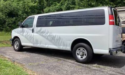 2018 Chevrolet Express Passenger LT EXT