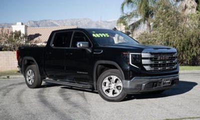 2022 GMC Sierra AT4