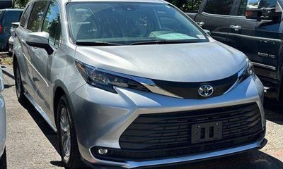 2025 Toyota Sienna XLE