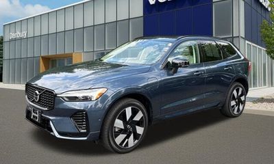 2024 Volvo XC60 Plus Dark