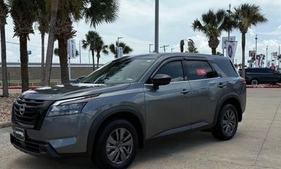 2025 Nissan Pathfinder S
