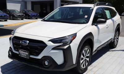 2025 Subaru Outback Base