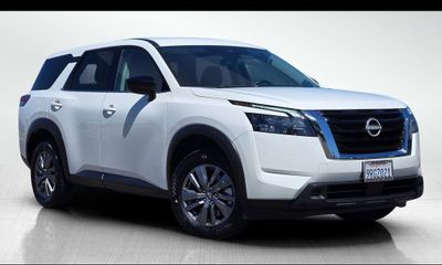 2025 Nissan Pathfinder S