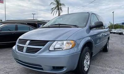2005 Dodge Caravan grand Base C V