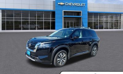 2025 Nissan Pathfinder SL