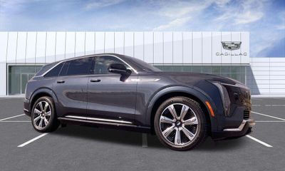 2025 Cadillac Escalade IQ LUX 2