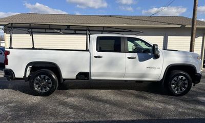 2023 Chevrolet Silverado HD Custom
