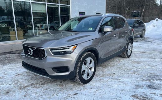 2022 Volvo XC40 Momentum