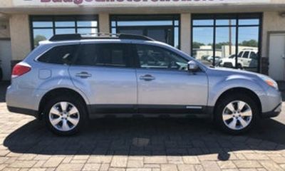 2010 Subaru Outback Limited M R
