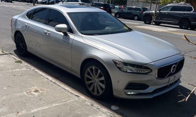 2017 Volvo S90 Momentum