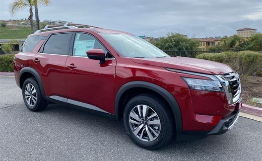 2023 Nissan Pathfinder SL