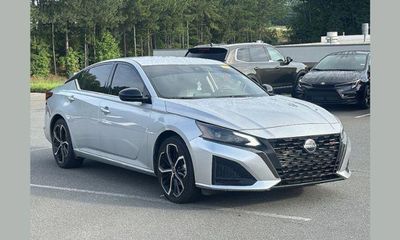 2023 Nissan Altima SR