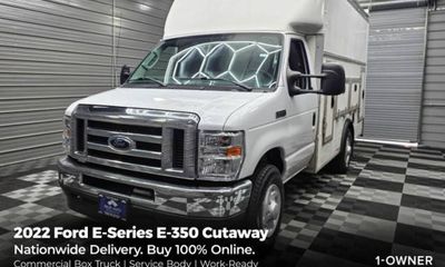 2022 Ford E-350 Base