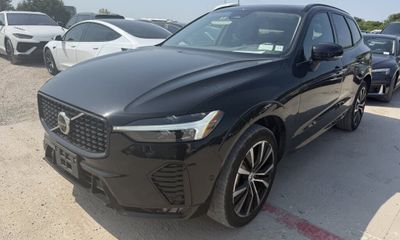2025 Volvo XC60 Plus Dark