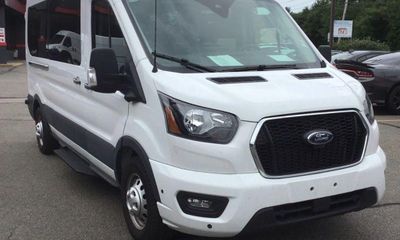 2024 Ford Transit Medium Roof