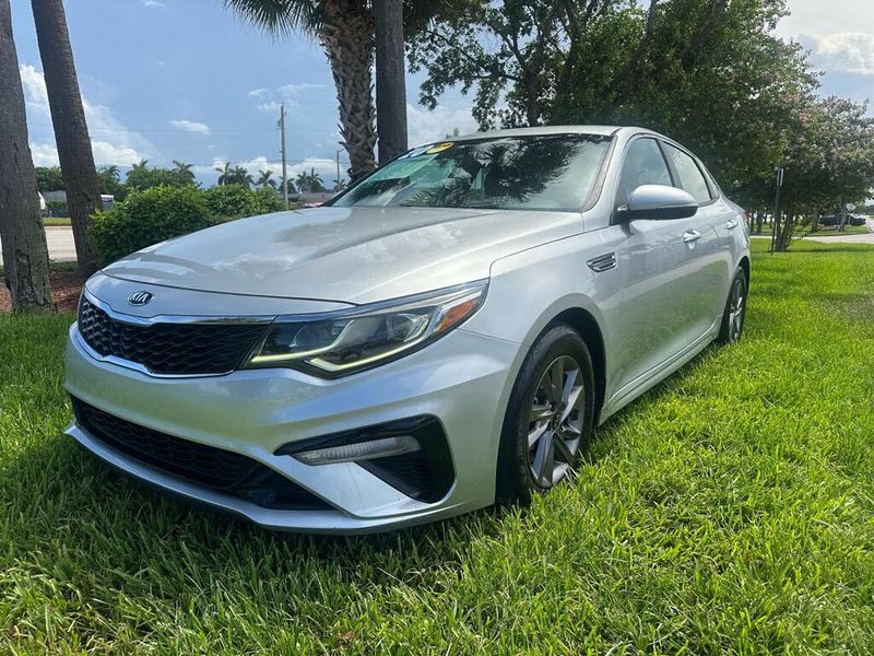 2020 Kia Optima — a typically priced live listing