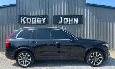 2019 Volvo XC90 Momentum