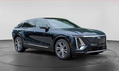 2024 Cadillac Lyriq LUX 2
