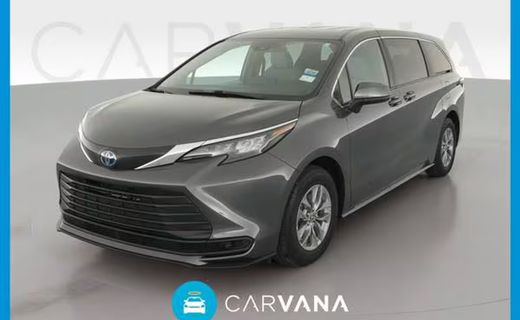 2025 Toyota Sienna LE