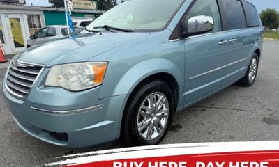 2010 Chrysler Town AND Country RT