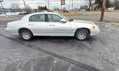 2000 Lincoln Town CAR Cartier