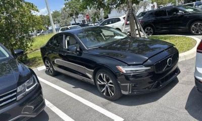2024 Volvo S60 Plus Dark