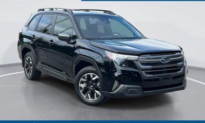 2025 Subaru Forester Premium Base
