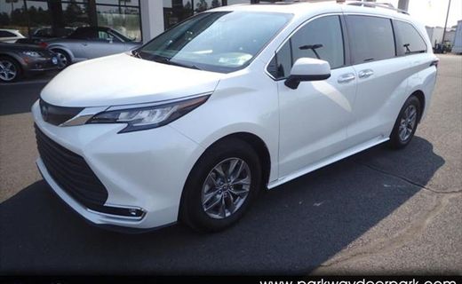 2022 Toyota Sienna XLE
