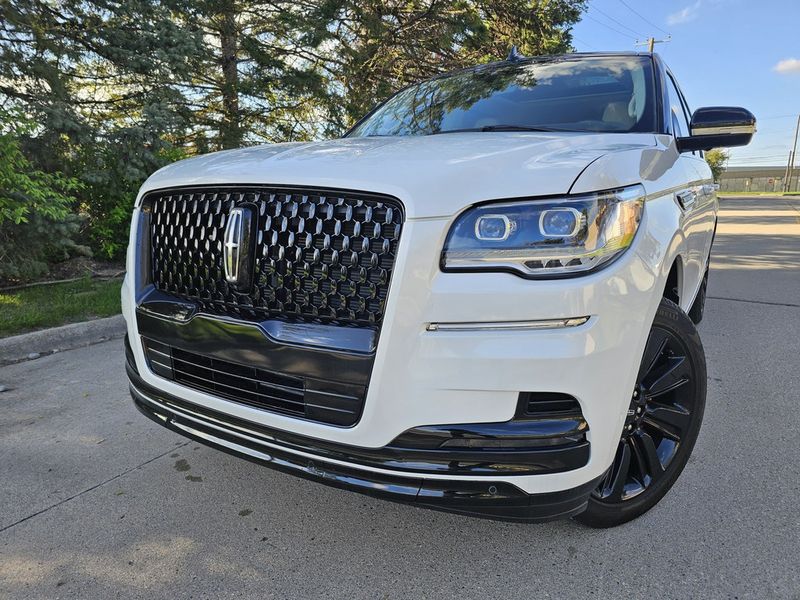 2022 Lincoln Navigator L — a typically priced live listing