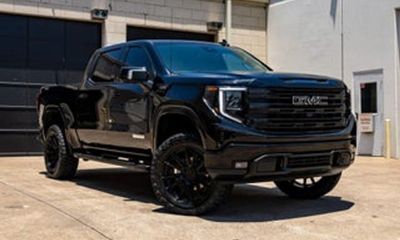 2025 GMC Sierra Elevation