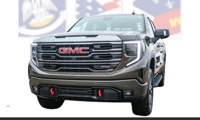 2023 GMC Sierra AT4
