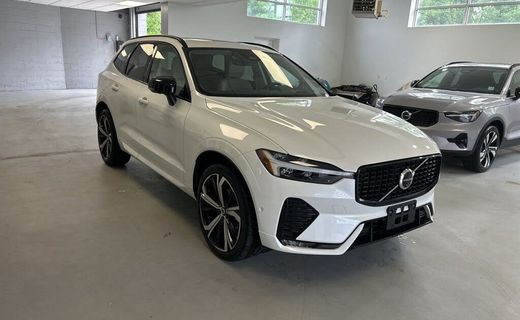 2025 Volvo XC60 Ultra Dark