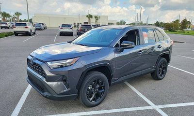 2024 Toyota RAV4 XLE