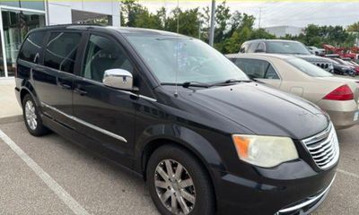 2011 Chrysler Town AND Country Touring L