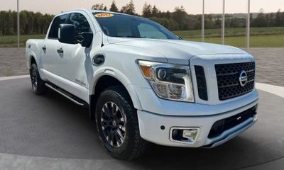 2017 Nissan Titan SV