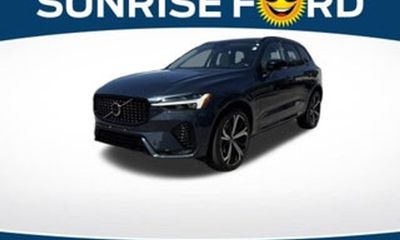2023 Volvo XC60 Ultimate Dark