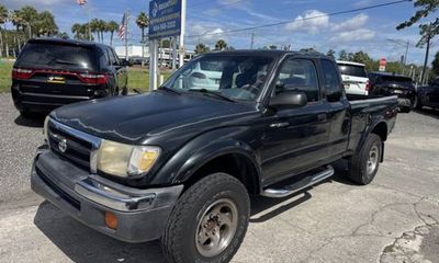 2000 Toyota Tacoma Deluxe
