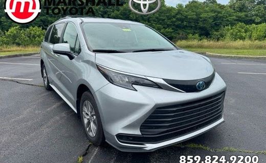 2025 Toyota Sienna LE
