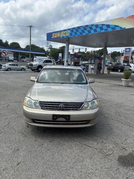 2004 Toyota Avalon — a typically priced live listing