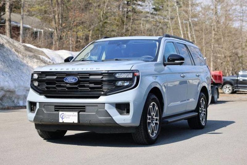 2025 Ford Expedition — a typically priced live listing