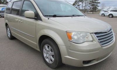 2009 Chrysler Town AND Country Touring Signature